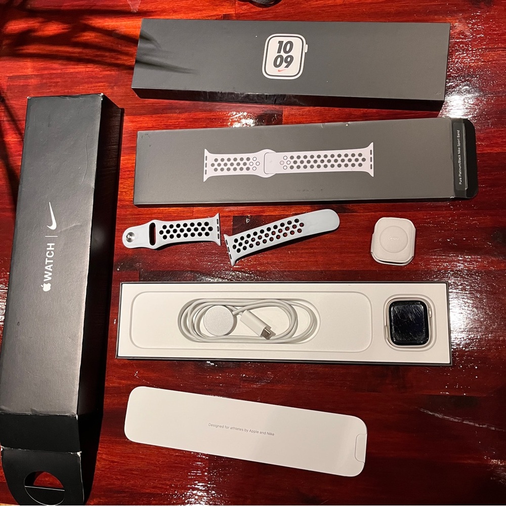 Nike Apple Watch Series 7, GPS + Cellular, 41mm, aluminum, white Nike Band